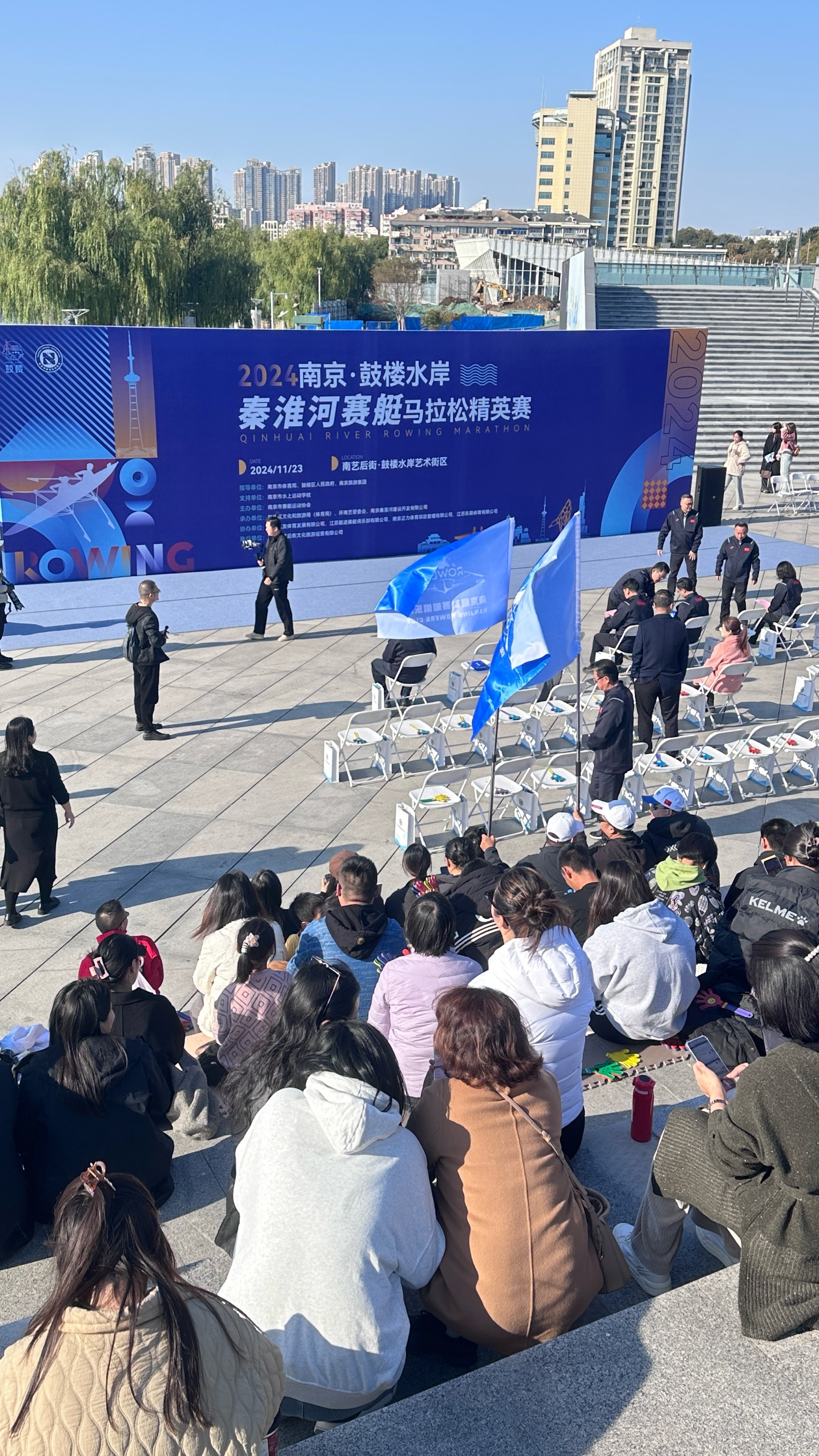 包含重点比赛精彩纷呈，观众欢呼不已的词条