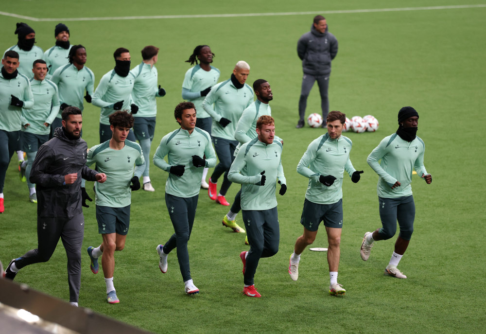 包含热刺球队意气风发，备战雄心勃勃的词条