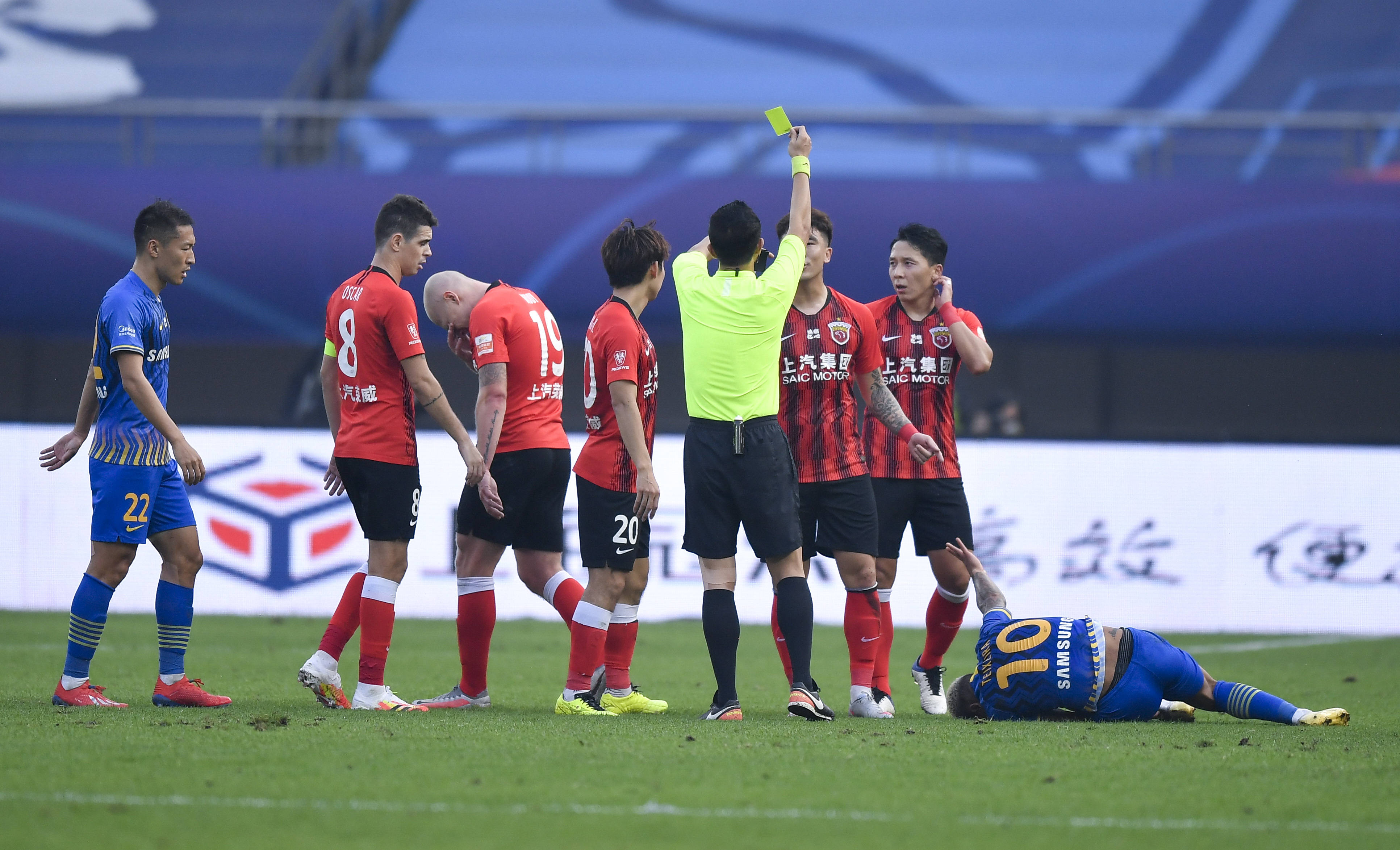 江苏苏宁队取得惊险胜利，实现联赛连胜的简单介绍