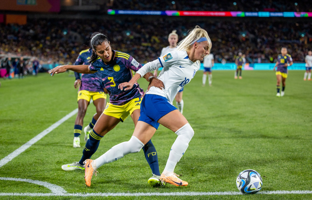 女足选手在国际足球场上的绝佳表演吸睛的简单介绍