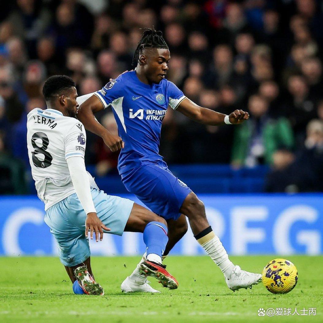 拜仁开场5分钟连进两球，切尔西防线形同虚设！的简单介绍
