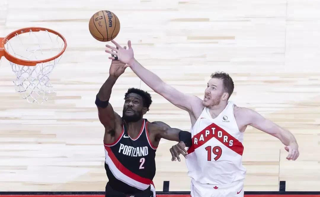  东契奇迎来三赛季高光表现，快船球迷沸腾！