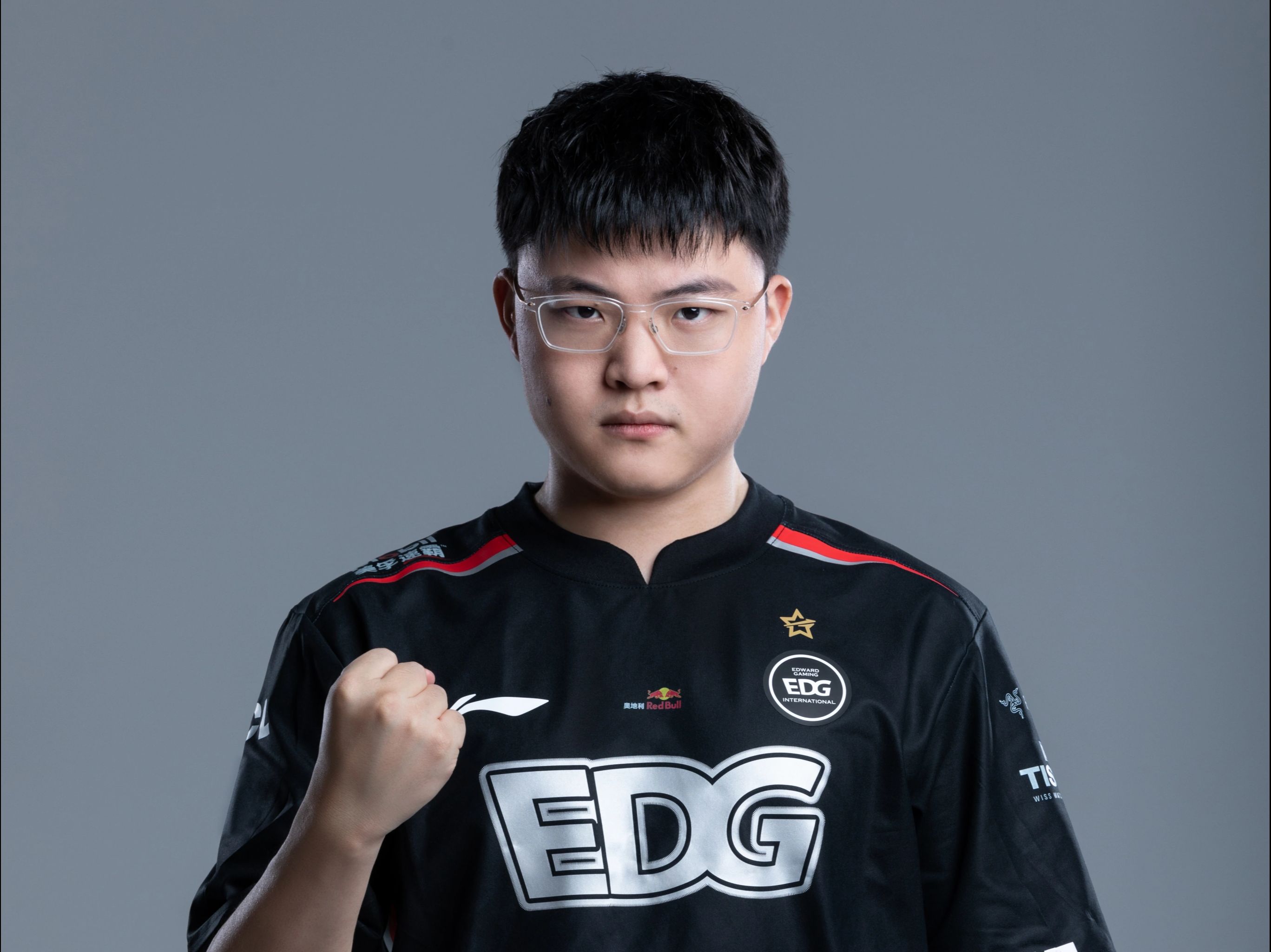 Uzi回归赛场，精彩发挥首场状态亮眼，TES观众沸腾！的简单介绍